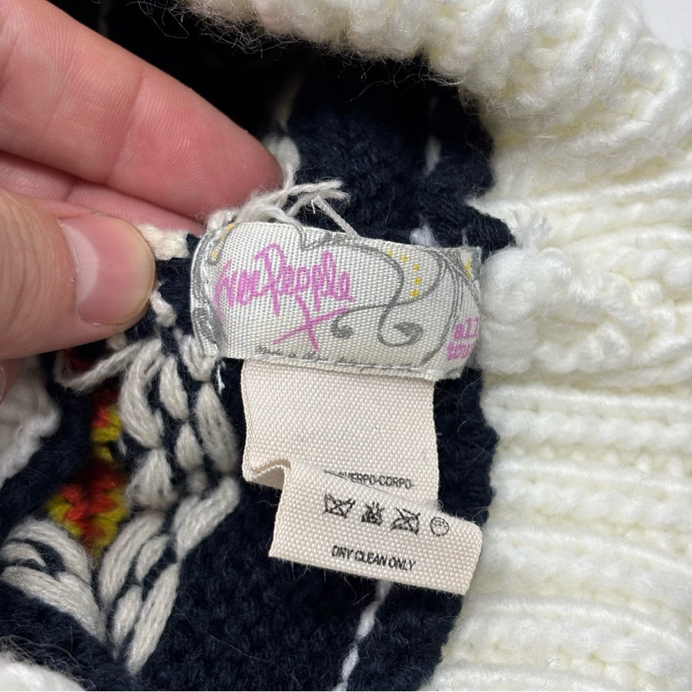 Free People Knit Pom Pom Winter Toboggan Beanie Hat - Picture 8 of 10